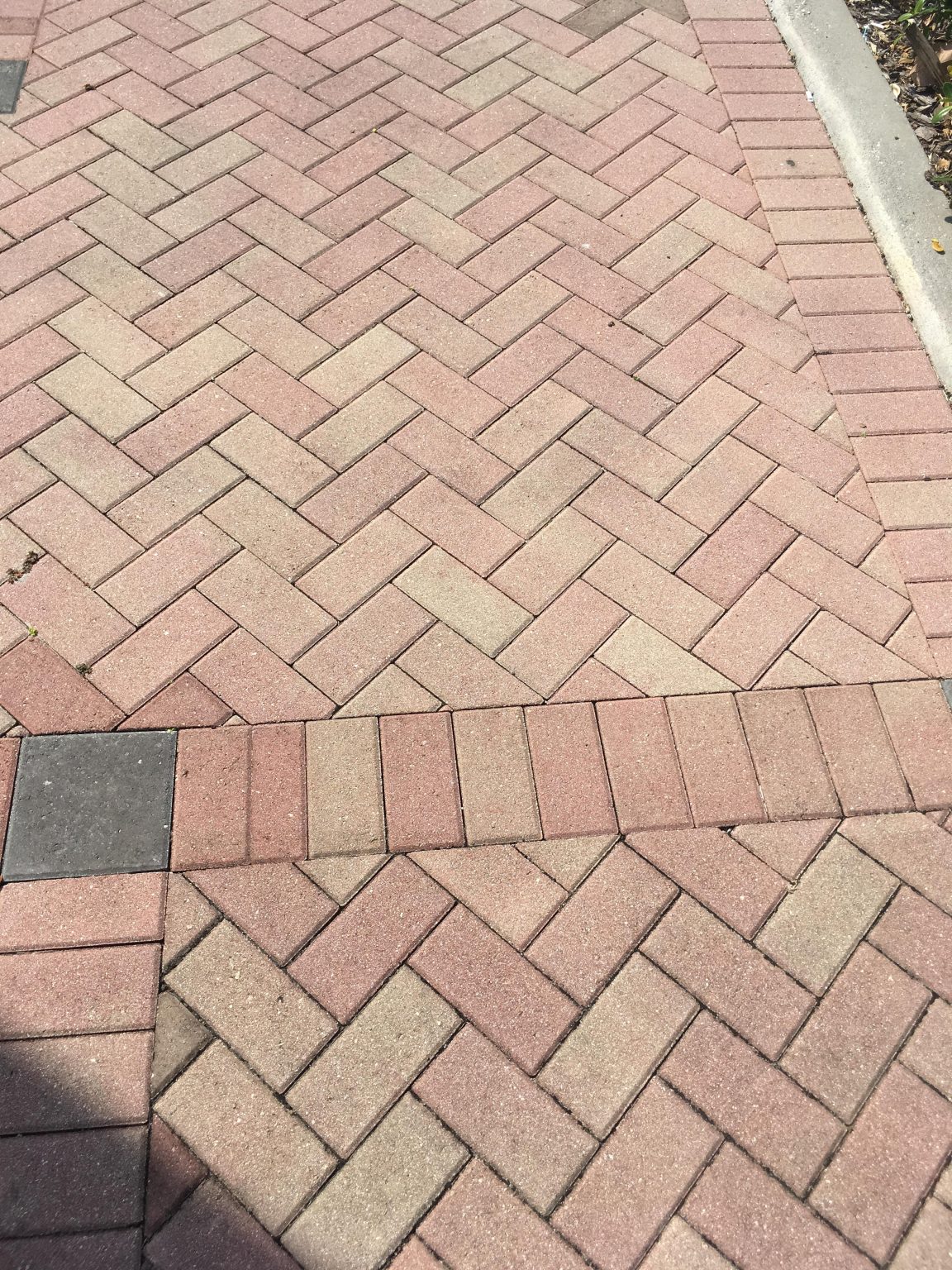 HOW TO CHOOSE THE BEST PAVERS FOR YOUR DRIVEWAY IN FLORIDA